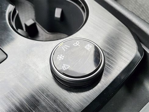 Used 2025 Nissan Rogue SV image 23