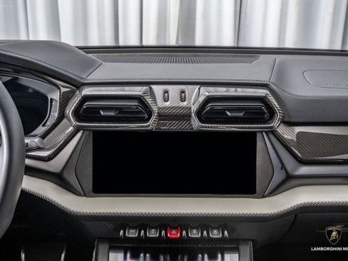 Used 2025 Lamborghini Urus SE image 53