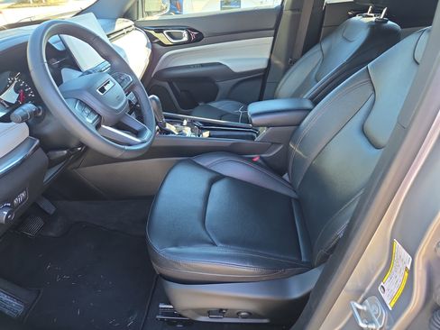 Used 2024 Jeep Compass Limited image 5