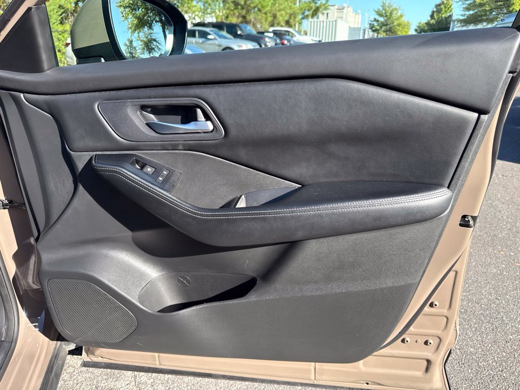 Used 2025 Nissan Rogue SV AWD/4WD image 38