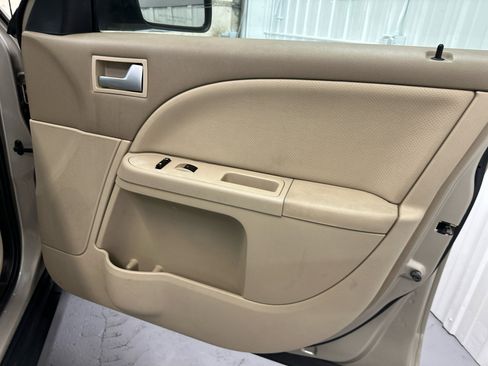 Used 2005 Mercury Montego Luxury image 36