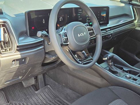 Certified 2025 Kia Sorento LX FWD image 2