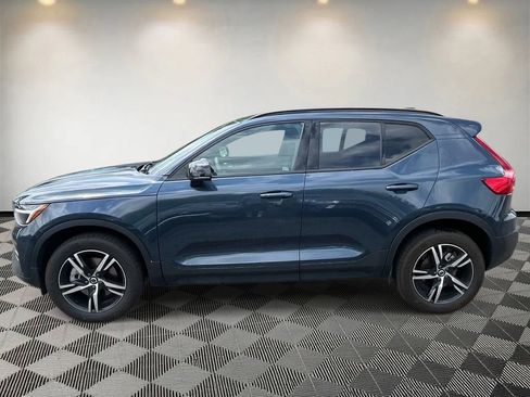 Certified 2026 Volvo XC40 B4 Core w/ Climate Package FWD image 6