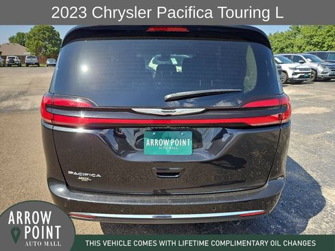 Used 2023 Chrysler Pacifica Touring-L FWD image 10