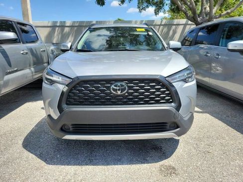 Used 2024 Toyota Corolla Cross LE FWD image 2