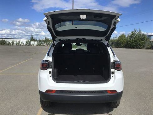 Certified 2024 Jeep Compass Latitude image 11