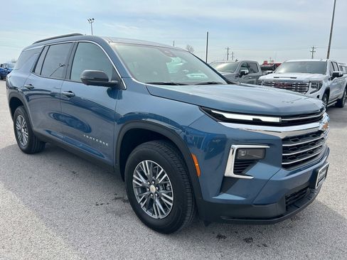 New 2026 Chevrolet Traverse LT w/ Driver Confidence Package image 2