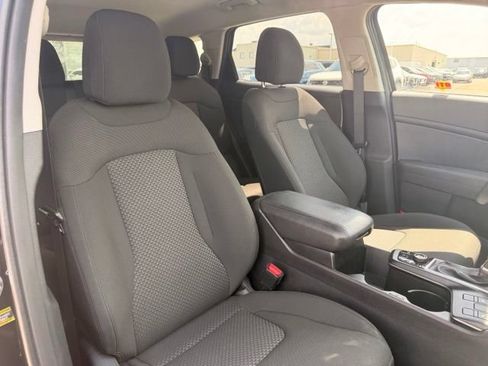 Used 2024 Kia Sportage LX AWD/4WD image 16
