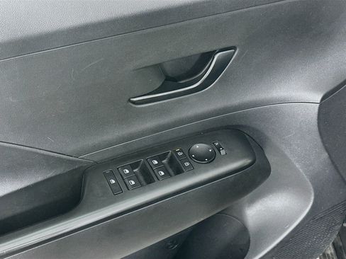 Used 2025 Hyundai Kona SEL FWD image 15