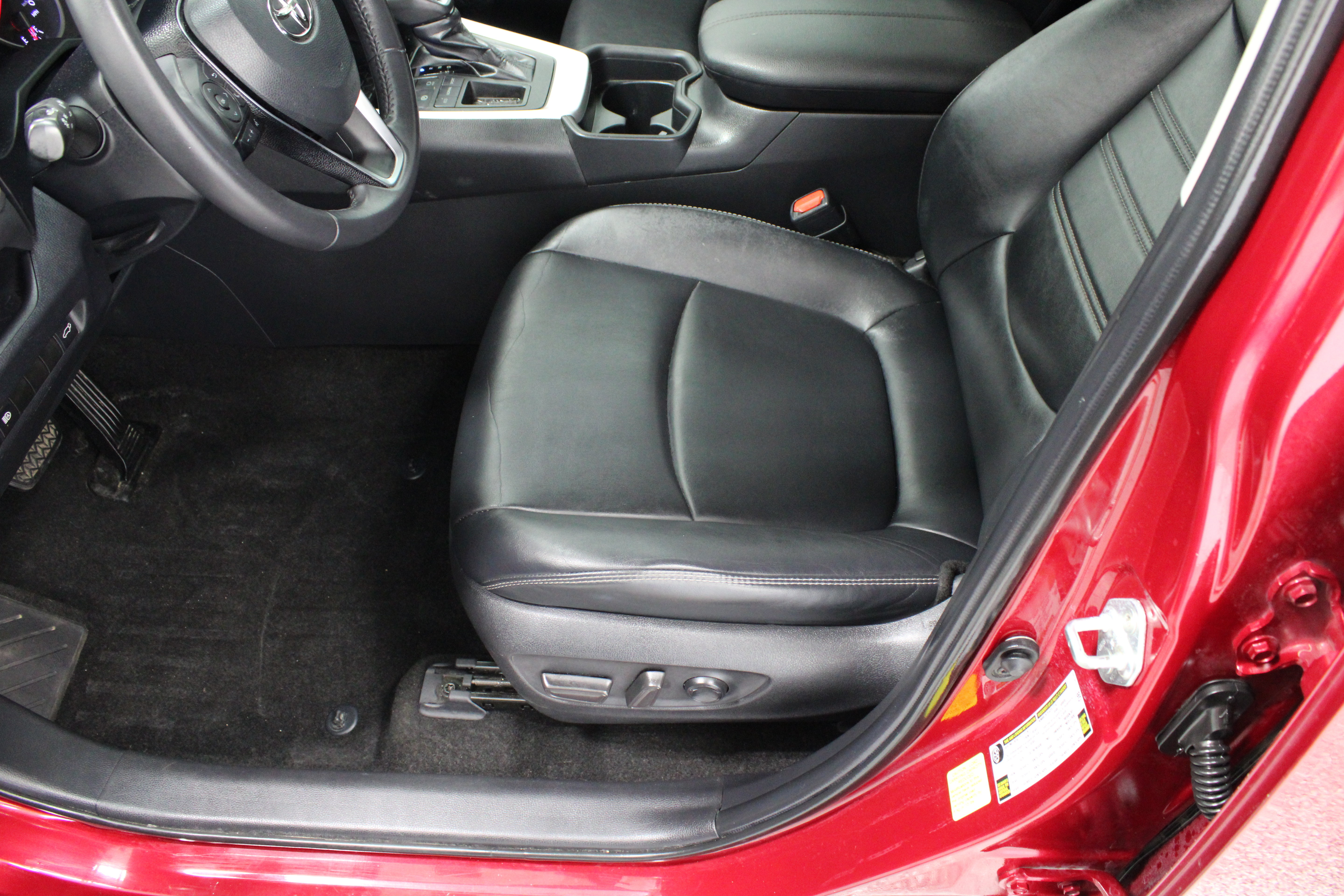 Used 2020 Toyota RAV4 XLE Premium FWD image 15