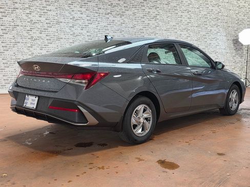 New 2026 Hyundai Elantra SE image 14