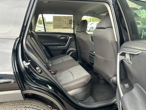 Used 2025 Toyota RAV4 XLE AWD/4WD image 16