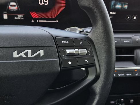 Used 2025 Kia K4 FWD image 25