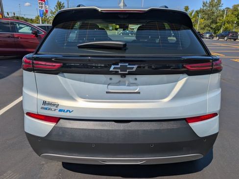 Used 2023 Chevrolet Bolt EUV Premier w/ Sun & Sound Package FWD image 4