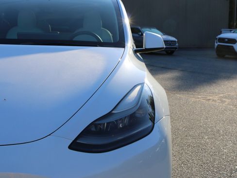 Used 2022 Tesla Model Y Performance AWD/4WD image 13