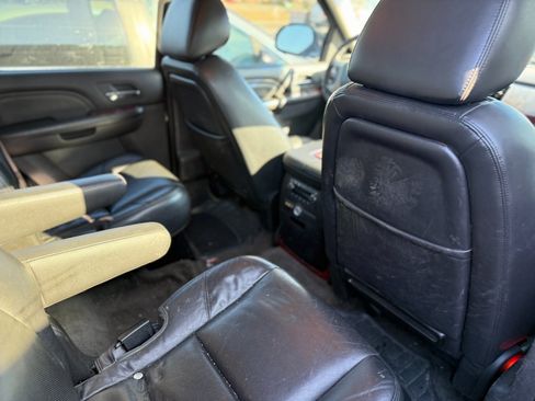 Used 2012 Cadillac Escalade Base image 5