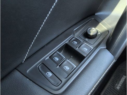 Used 2023 Volkswagen Tiguan SE R-Line image 12