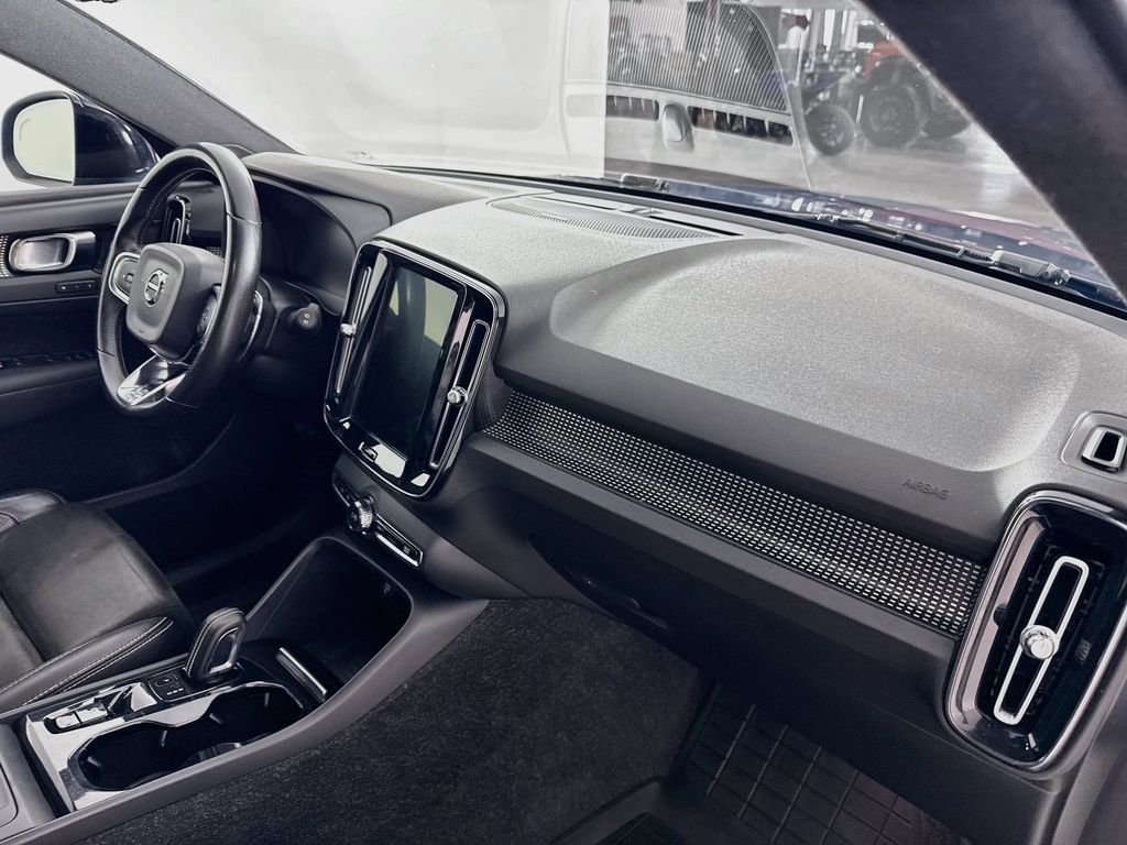 Used 2019 Volvo XC40 T5 R-Design AWD/4WD image 32