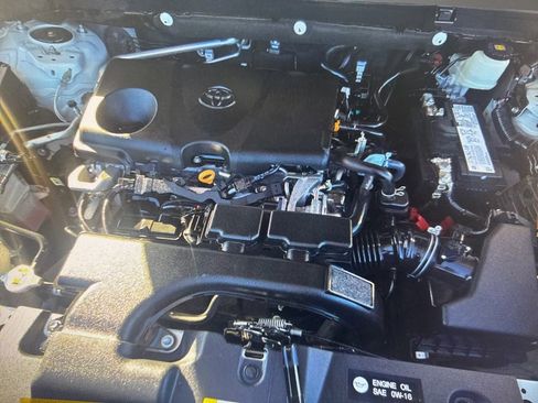 Used 2021 Toyota RAV4 LE image 16