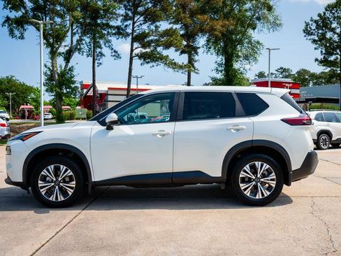 Used 2023 Nissan Rogue SV FWD image 2