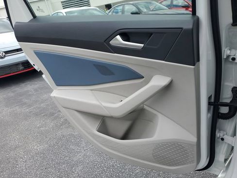 New 2026 Volkswagen Jetta SE FWD image 13