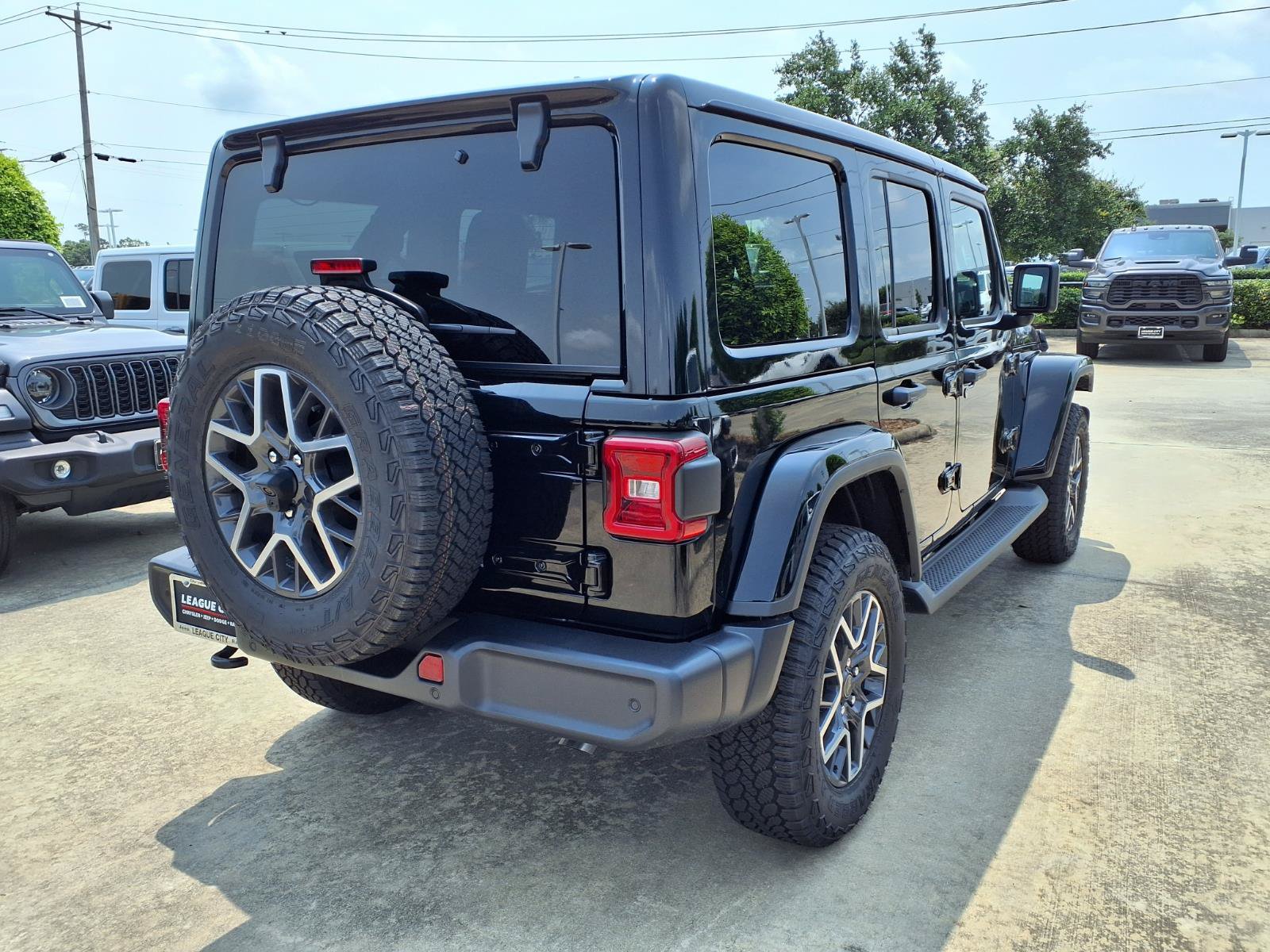 New 2026 Jeep Wrangler Unlimited Sahara AWD/4WD image 4