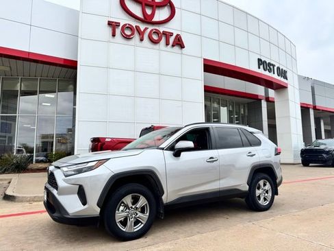 Used 2024 Toyota RAV4 XLE image 1