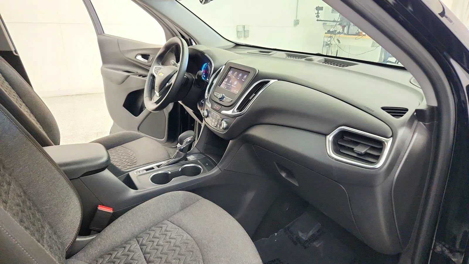 Used 2024 Chevrolet Equinox LT FWD image 28