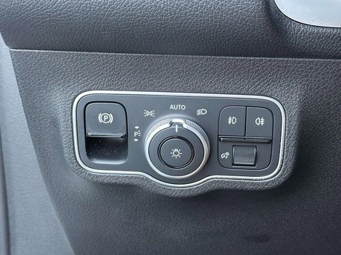 Used 2023 Mercedes-Benz GLB 250 4MATIC image 25