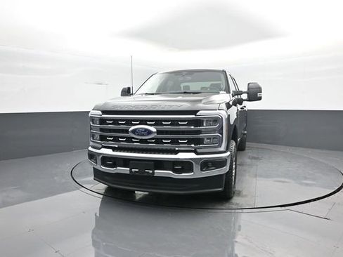 New 2026 Ford F250 Lariat w/ FX4 Off-Road Package image 3