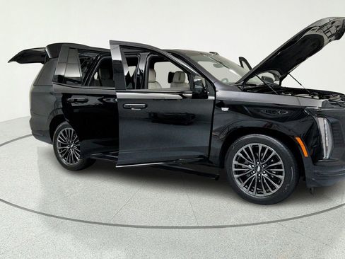 Certified 2025 Cadillac Escalade Sport Platinum w/ LPO, Floor Liner Package AWD/4WD image 14