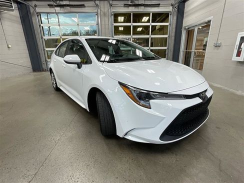 Used 2022 Toyota Corolla LE image 7