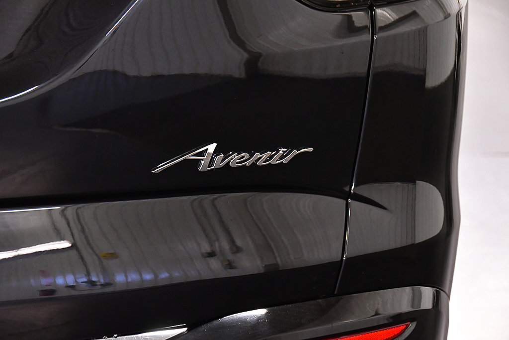 Used 2024 Buick Enclave Avenir w/ Avenir Technology Package AWD/4WD image 11