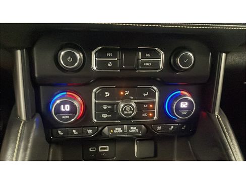 Used 2021 Chevrolet Suburban Premier AWD/4WD image 14
