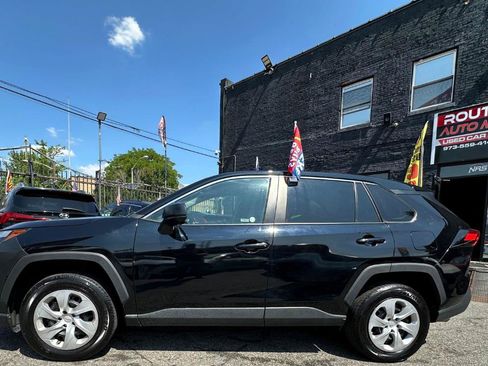 Used 2025 Toyota RAV4 LE AWD/4WD image 4