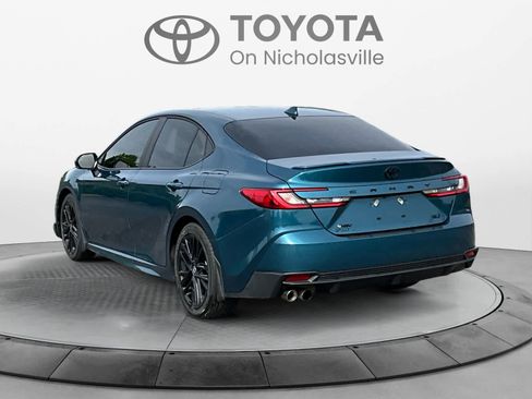 Used 2025 Toyota Camry SE w/ Convenience Package FWD image 4
