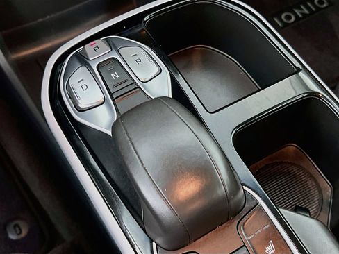 Used 2019 Hyundai Ioniq Electric FWD image 16