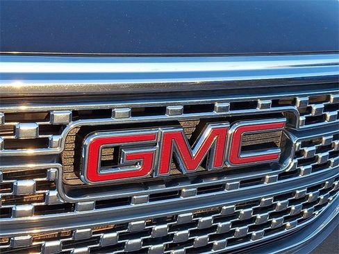 Certified 2019 GMC Acadia Denali w/ Technology Package image 31