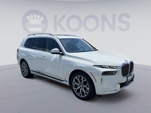 Used 2024 BMW X7 xDrive40i w/ Premium Package AWD/4WD image 10