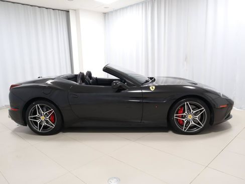 Used 2016 Ferrari California T RWD image 8