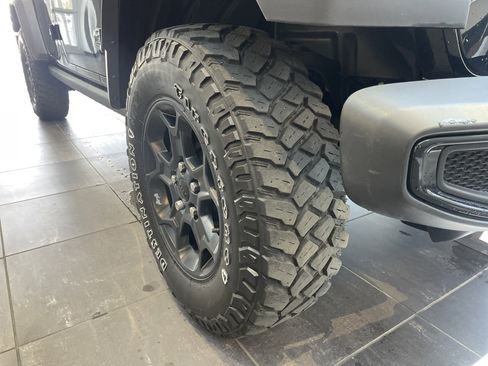 Used 2023 Jeep Wrangler Unlimited w/ Sun & Screen Package AWD/4WD image 16