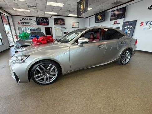 Used 2018 Lexus IS 300 F Sport w/ F Sport Package RWD image 10