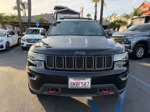 Used 2019 Jeep Grand Cherokee Trailhawk w/ Trailhawk Luxury Group image 2