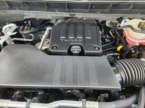 Used 2022 Chevrolet Silverado 1500 Custom AWD/4WD image 31
