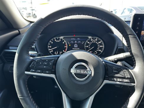 Used 2023 Nissan Altima 2.5 SR w/ SR Premium Package image 18