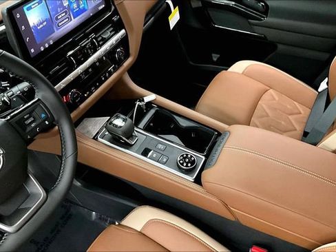 New 2026 Nissan Pathfinder Platinum image 9