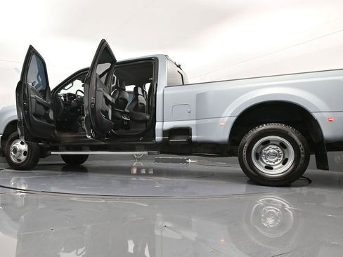 Used 2024 Ford F350 Lariat w/ Chrome Package image 51