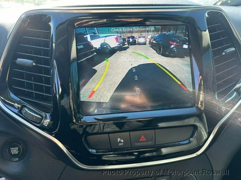 Used 2019 Jeep Cherokee Limited image 12