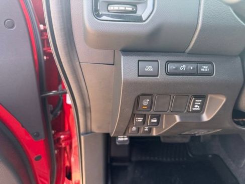 Used 2023 Nissan Frontier PRO-4X w/ Pro-4X Premium Package AWD/4WD image 19