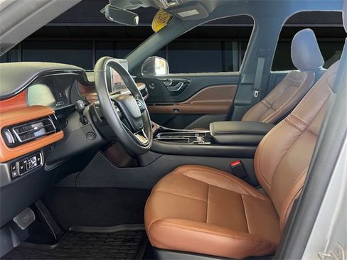 Used 2023 Lincoln Aviator Grand Touring image 9